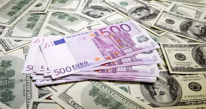 Какими в апреле россияне увидят курсы доллара и евро